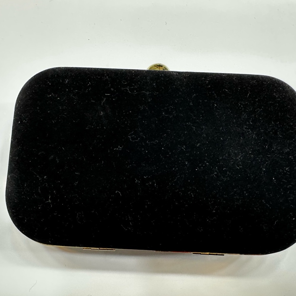 The Met & St Xavier Black and Gold Beaded Velvet Regal Crown Clutch - Picture 4 of 9